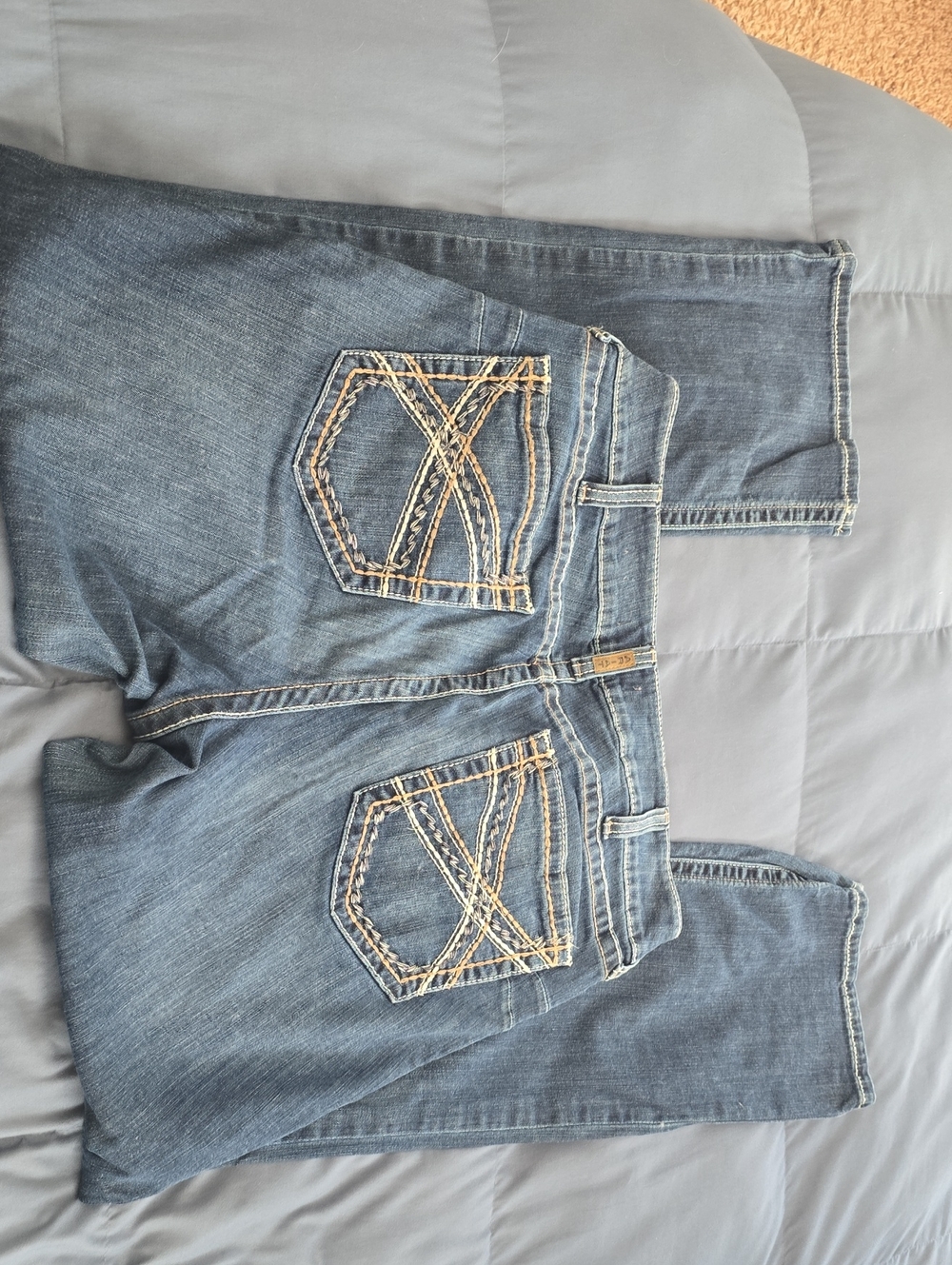 Ariat 18WL mid Rise Boot. Women’s Blue Denim Jeans with Embroidered Back Pockets